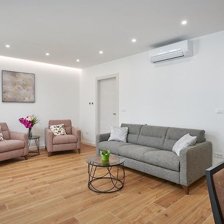 Newly Renovated Apt. Near To Entrance To Old Town ดูบรอฟนิก ภายนอก รูปภาพ